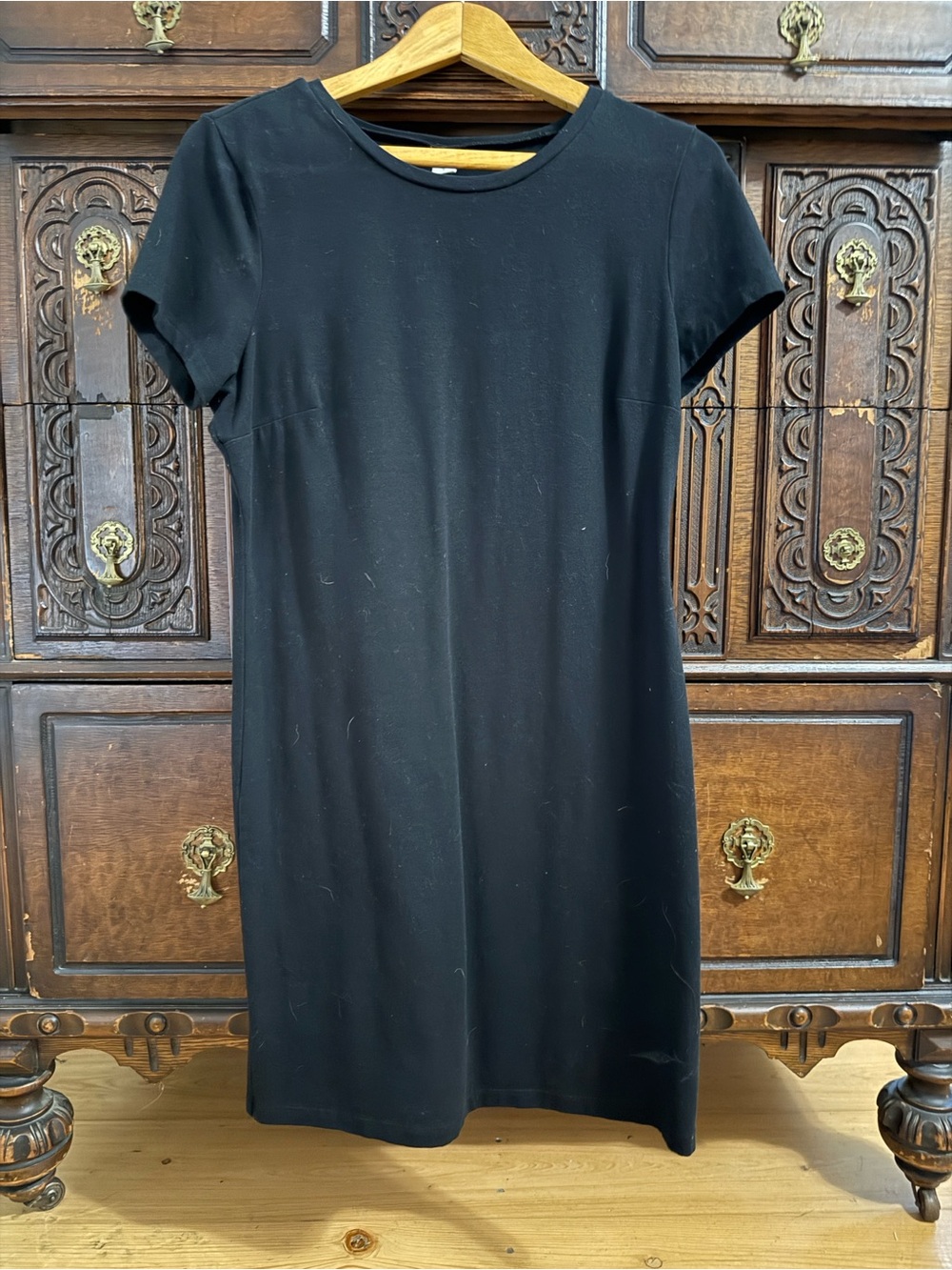 Old Navy Black Short-Sleeve Shift Dress